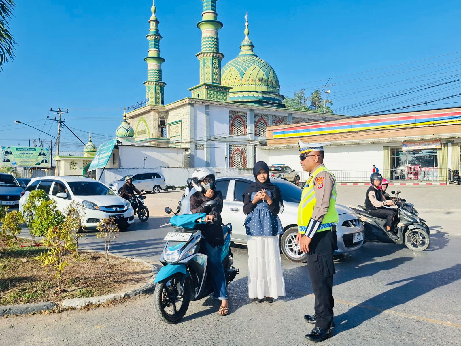 Tak Pakai Helm SNI, Sejumlah Pengendara di Kendari Ditegur Polantas